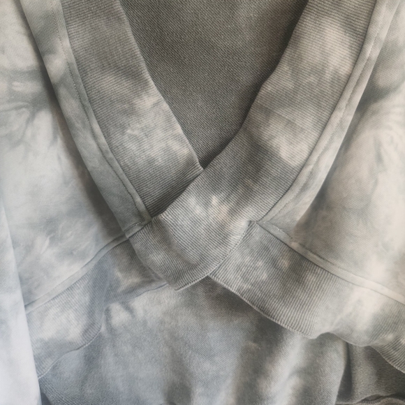 POL Gray and White Tie-Dye Sweatshirt - Picture 3 of 3